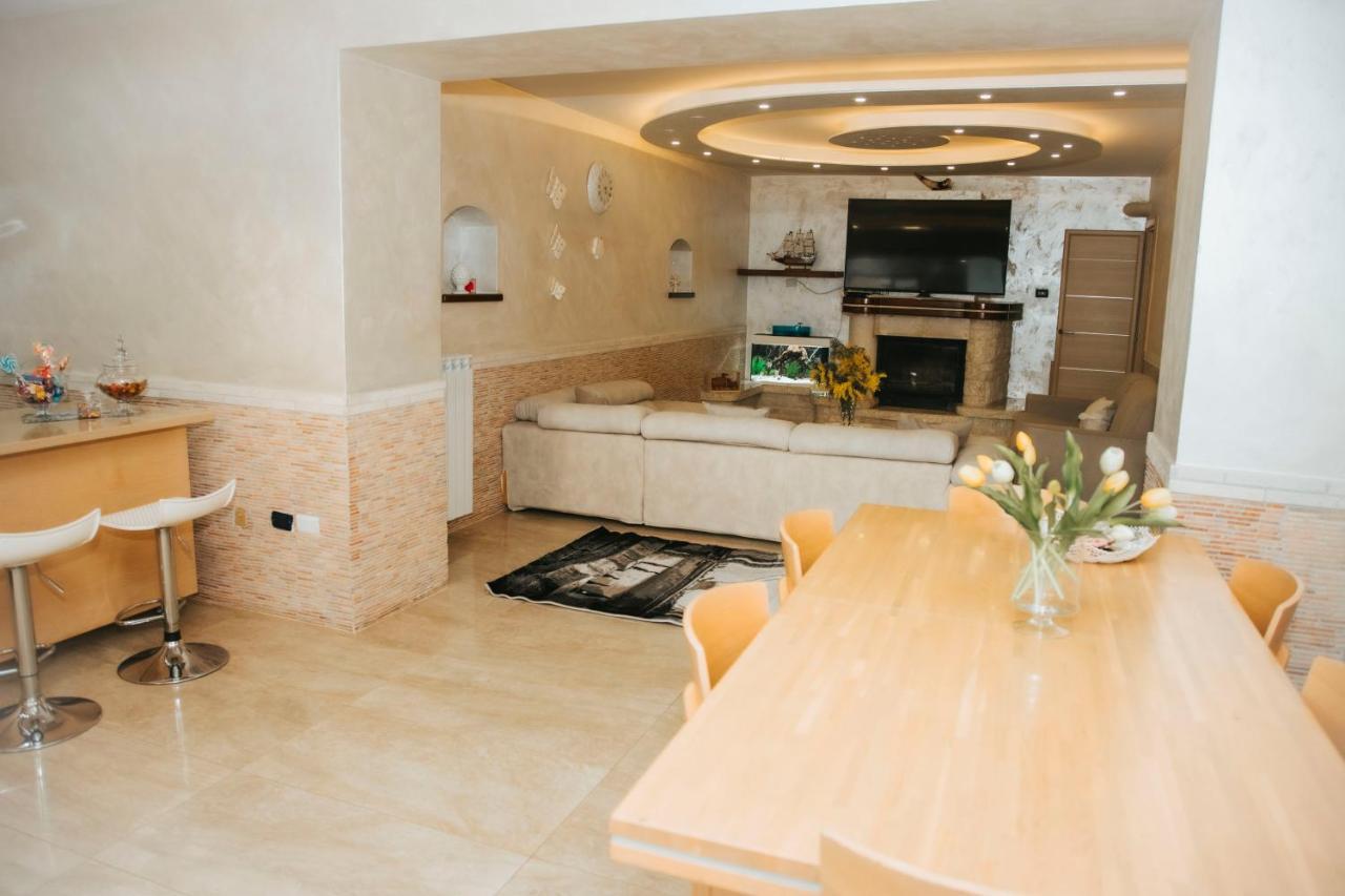 Villa Sweery Santa Maria a Vico Eksteriør billede